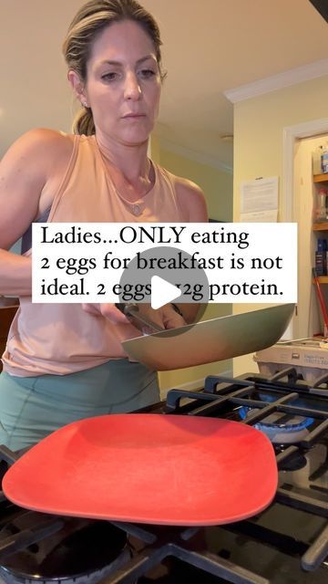 Grace 🍃 Macro Focused Nutritionist. on Instagram: "Here you go ⬇️ Save and share this post! 4 recipes. Protein is key to keeping you full throughout the day, building muscle and just for your overall metabolic health. Having 25-30g of protein at every meal especially breakfast is key.   1. Avocado & Egg Toast with Turkey Bacon 🥑🥓 - 1 slice whole grain bread, ½ avocado, 1 whole egg + 2 egg whites, 2 slices turkey bacon, Sprinkle of red pepper flakes & salt 26g protein, 365 calories  2. Greek Yogurt Parfait with Berries & Almonds 🍓🥥 Ingredients:  1 cup plain Greek yogurt, non-fat,¼ cup mixed berries, 1 tbsp chia seeds, 10 almonds, Drizzle of honey (optional, or sugars free syrup) Total: 26g protein, 275 calories  3. Protein Oatmeal with Almond Butter 🥣🌰 Ingredients:  ½ cup oats, 1 sco Breakfast For Losing Weight Healthy, No Egg High Protein Breakfast, High Protein Avocado Toast, 160 Grams Of Protein A Day, Hi Protein Breakfast, 30g Protein Breakfast, High Protein Low Calorie Breakfast, Peanut Butter Protein Smoothie, Oatmeal Egg