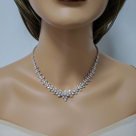 Fancy Shape Diamond Necklace, Cluster Diamond Necklace, Luxury Necklace Diamonds, Diamond Sets Necklace, Diamond Necklace Set Simple, Outfit Grado, Fancy Diamond Necklace, Diamond Necklace Elegant, Shadi Ideas