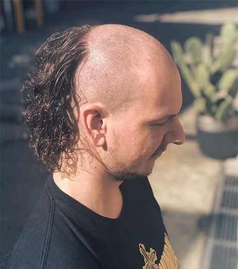 Skullet Haircut, Mullet Haircut, Medium Length Hair Men, Men Haircut Styles, Athletic Hairstyles, Haircuts Straight Hair, Mullet Hairstyle, Curly Hair Men, Curly Hair Cuts