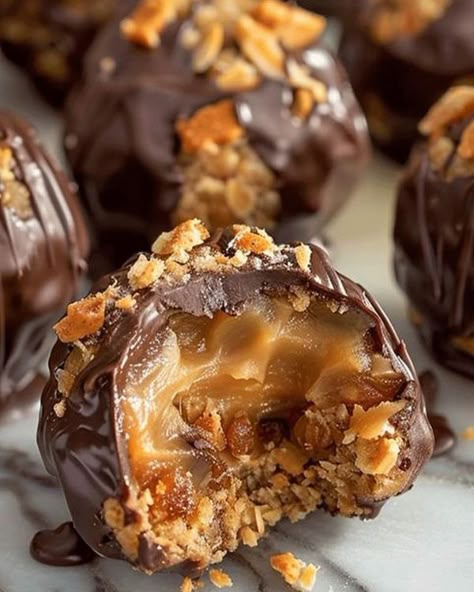 Optimal Recipes Butterfinger Truffles Recipe, Quick Sweets, Truffle Balls, Dessert Bar Recipes, Ice Cream Homemade, Christmas Truffles, Butterfinger Candy, Dessert Truffles, Fudge Ice Cream