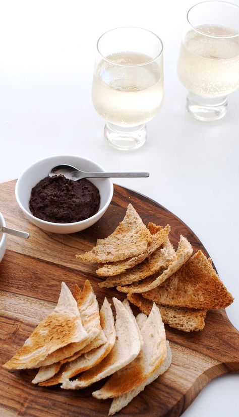 Saturday Afternoon Platter - Kalamata Olive Tapenade. A delicious and rich dip or spread. Melba Toast Recipe, Toast Toppers, Melba Toast, Olive Tapenade, Delicious Appetizer Recipes, Party Food And Drinks, Saturday Afternoon, Tapenade, Toast Recipes