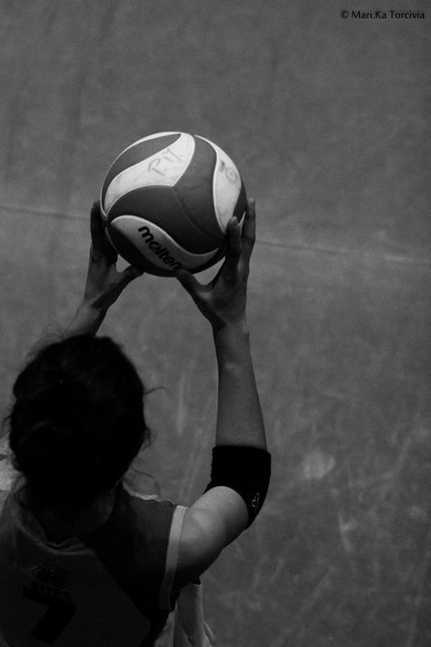 Volleyball Photography, Volleyball Training, Sport Volleyball, Cute Couple Dp, Volleyball Pictures, Coron, Animated Love Images, Cartoon Profile Pics, World Of Sports