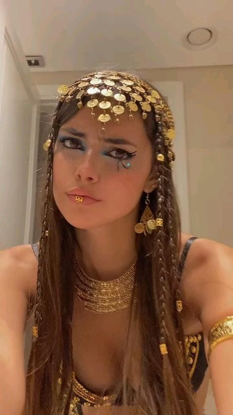 Egyptian Goddess Costume, Cleopatra Halloween, Classy Halloween Costumes, Hot Halloween Outfits, Pretty Halloween Costumes, Trendy Halloween Costumes, College Halloween, Halloween Costume Outfits, Group Halloween Costumes