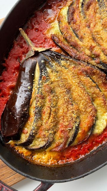 MELANIE LIONELLO - NUTRITIONIST + COOK on Instagram: "HASSELBACK EGGPLANT PARM 🍆🍅 Believe me when I say that we have eaten this so many times!! It is AMAZING and honestly even better the next day 🤤 #eggplantparm #onepotmeal #onepot #quickhealthymeals #easydinner #healthyfastfood" Hasselback Eggplant, Eggplant Parm, Meat Dinners, Fast Healthy Meals, Quick Healthy Meals, Believe Me, One Pot Meals, On Repeat, Me When