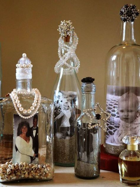 15 Ingenious Ways to Reuse a Liquor Bottle Empty Liquor Bottles, Minion Halloween, Old Wine Bottles, Old Glass Bottles, Picture Frame Crafts, Empty Wine Bottles, Bottle Picture, Diy Photo Frames, Recycled Glass Bottles