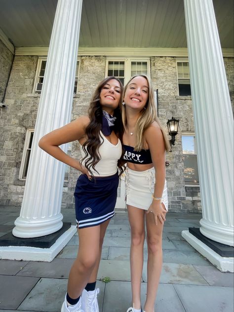 Penn State Game Day Outfits, Penn State Game, College Football Outfits, National Girlfriend Day, Girlfriends Day, College Of Charleston, Tailgate Outfit, University Of South Carolina, College Aesthetic