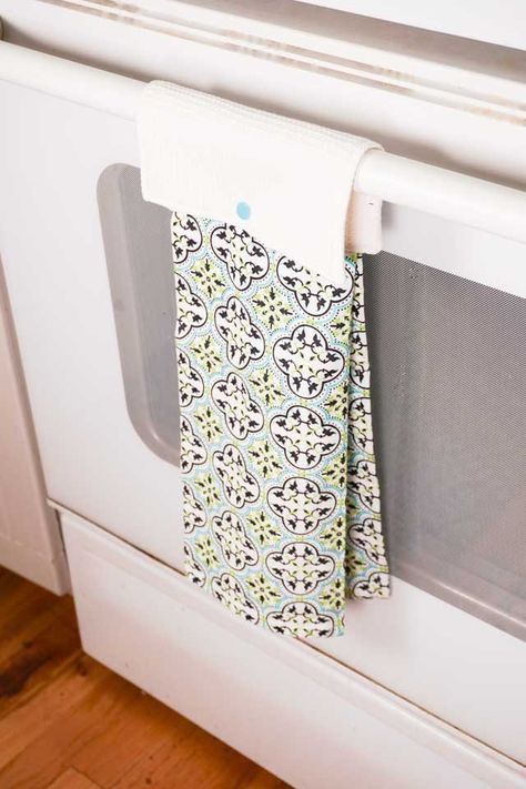 Hanging Tea Towels Diy, Hanging Kitchen Towels How To Make, Hanging Tea Towels Diy Free Pattern, Hanging Kitchen Towels Diy Free Pattern, Kitchen Towels Hanging Ideas, Kitchen Towel Sewing, Hanging Dish Towel Pattern, Hanging Towel Pattern, Kitchen Towels Diy