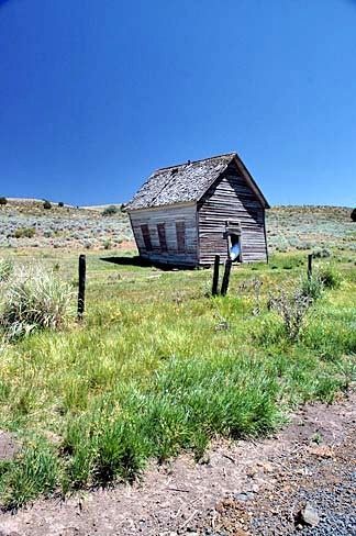 Rockhounding in the Prineville Region of Oregon – Legends of America Rockhounding Oregon, Rockhounding Washington, Prineville Oregon, Abandoned Structures, Fairytale Houses, Rock Tumbling, Oregon Living, Beautiful Oregon, Dreamy Places