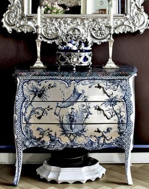 Splendor in the South — appreciatingthis: (via Pinterest) Blue And White Dresser, Blue Couches, Blue White Decor, Painted Chest, White Dresser, Chinoiserie Chic, Blue And White China, Hand Painted Furniture, Paint Furniture