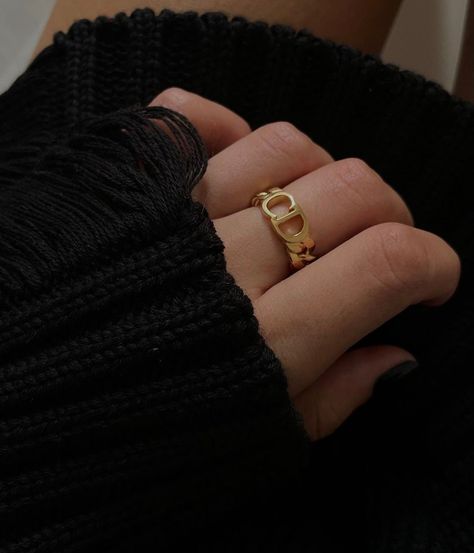 Dior Aesthetic Jewelry, Ring Dior, Dior Ring Gold, Christian Dior Ring, Dior Jewellery Aesthetic, Dior Jewelry Ring, Christian Dior Ring Gold, Dior Bracelet Gold, Ysl Jewelry