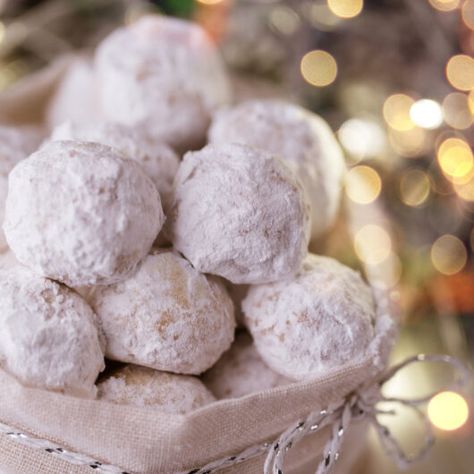 Mexican Wedding Cake Recipe, Wedding Cake Balls, Mexican Wedding Cake Cookies, Mexican Wedding Cakes, Easter Pastries, Sweet Biscuits, Mexican Wedding Cake, Christmas Wedding Cakes, Christmas Cookie Recipes Holiday