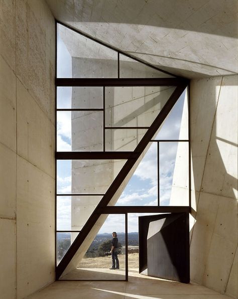 Triangle window beautiful #architecture. Creative #interiordesign Diagonal Building, Temple Sour, Portfolio D'architecture, Architecture Windows, Window Architecture, Modern Architecture Design, Plans Architecture, Modern Architecture Building, Geometric Architecture