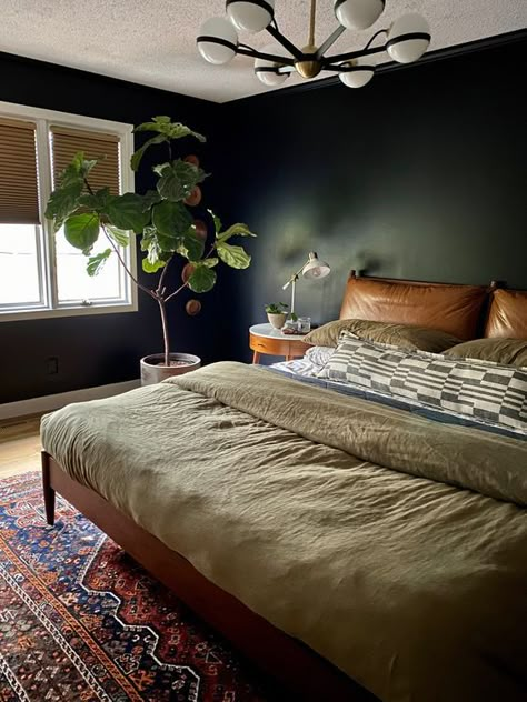 Cozy Modern Boho Bedroom, Black Wall Green Bedding, Dark Room Bedding Ideas, Moody Green Boho Bedroom, Olive Terracotta Bedroom, Moody Bedroom Green Bedding, Moody Retro Bedroom, Bright And Moody Bedroom, Boho Bedroom Dark Colors