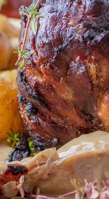 German Pork Knuckle Recipe, Pork Knuckle Recipe, Sweet And Sour Pork Chops, Roast Pork Dinner, Easy German Recipes, Pork Knuckle, Pork Hock, Pork Belly Recipes, Crispy Pork