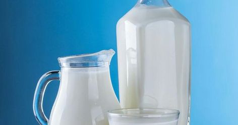 Dairy Vs Non-Dairy: What's Best For You? https://www.forbes.com/sites/nomanazish/2019/04/29/dairy-vs-non-dairy-whats-best-for-you/#5ee45c0558d9 Milk Substitute For Cooking, Goat Milk Benefits, Milk Industry, Milk Substitute, Homemade Milk, Massage Bebe, Milk Benefits, How To Thicken Soup, Dairy Allergy