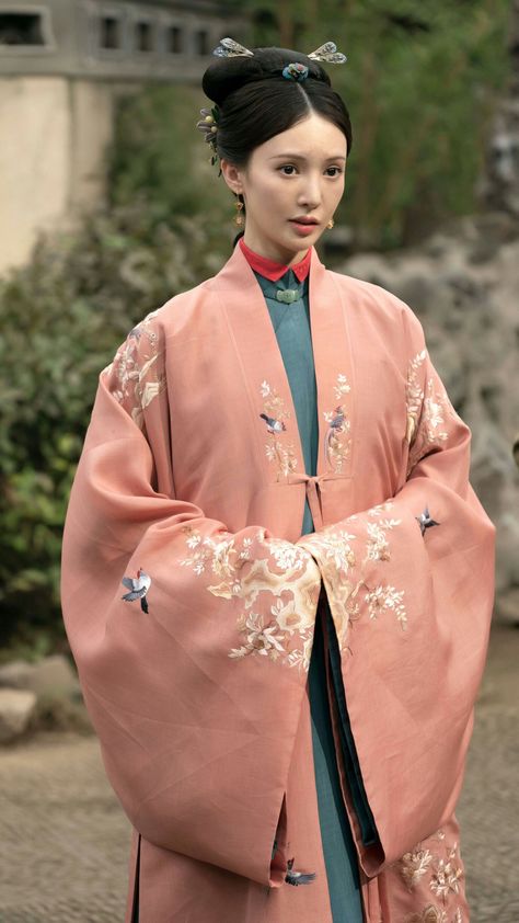 Noble Lady Dress, Ming Dynasty Hairstyle, Dynasty Hairstyles, Song Dynasty Clothing, Harem Outfit, Ming Dynasty Hanfu, Jade Eyes, Hanfu Hairstyles, Traditional Asian Dress