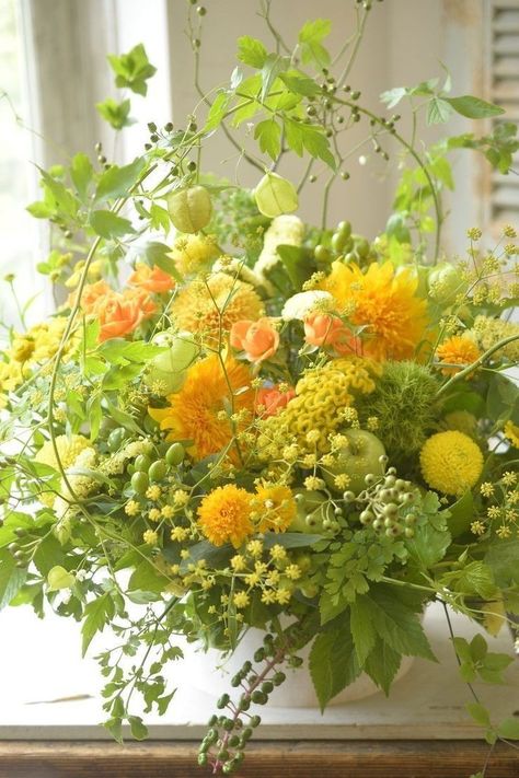 Zinnia Arrangements, Hotel Flower Arrangements, Yellow Flower Arrangements, Pink Flower Arrangements, Growing Cut Flowers, Floral Art Arrangements, Flower Structure, Hotel Flowers, Mimosa Flower