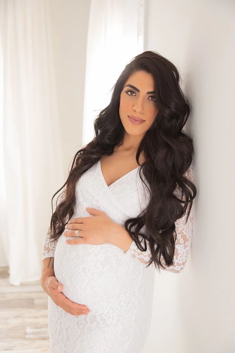 How to Prepare for Your Maternity Photography Session Maternity Photography Settings, Maternity Shoot With Sheet, Simply Maternity Pictures, Maternity Shoot With White Sheet, Maternity Photography White Sheet, Chose Outfit, Professional Makeup Artist, Family Heirloom, Maternity Session