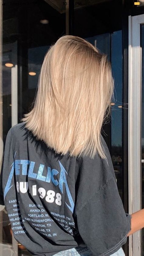 Short Blonde Hair With Volume, Brassy Hair To Blonde, Medium Short Blonde Hair Straight, Blonde Shoulder Length Hair Straight, Urban Hairstyles, Stronger Hair, Straight Blonde Hair, Honey Blonde Hair, Blonde Hair Inspiration