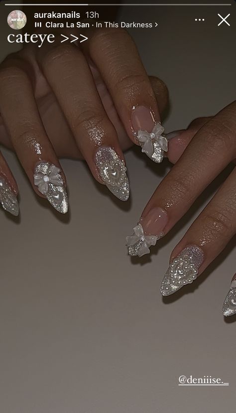 Glitter Party Nails, Sparkly Snowflake Nails, White Nails With Designs Glitter, Silver Gem Nails, Korean Wedding Nails, Sugar Nails Acrylic, White Nails With Silver Glitter, Silver Birthday Nails, Winter Birthday Nails