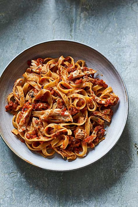 Tagliatelle Recipe Chicken, Tagliatelle Recipes, Healthy Tagliatelle Recipes, Chicken Tagliatelle Recipes, Chicken Tagliatelle, Roasted Red Pepper Sauce Recipe, Tagliatelle Recipe, Tagliatelle Pasta, Roasted Red Pepper Sauce