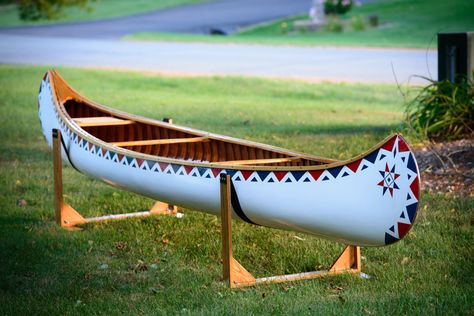 Canoe Colors, Canoe Stand, Canoe Ideas, Canoe Design, Canoe Seats, Wooden Kayak, Canoe Building, Wooden Canoe, Tiki Statues