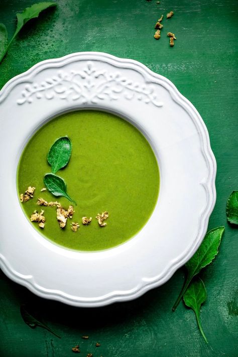 ... curried spinach and coconut soup ... Curried Spinach, Green Food Photography, Cream Of Spinach, Garlic Croutons, Healthy Food Quotes, Healthy Food Photography, Vegan Food Photography, Cream Of Coconut, Salad Cream