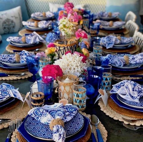 Decor Dinner Table, Blue And White Table Setting, Amanda Lindroth, Blue Table Settings, Greek Dinners, Mexican Themed Weddings, Setting Table, Table Setting Inspiration, Boda Mexicana