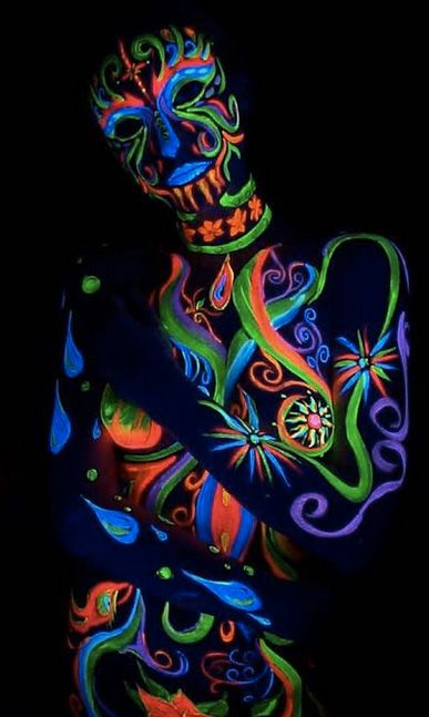 Neon Body Painting, Glow Party Ideas, Glow Run, Uv Makeup, Black Light Party, Uv Paint, Glow In The Dark Paint, Neon Paint, Wild Makeup