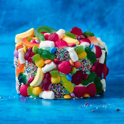 Turn heads with this fun and colourful lolly cake. This simple cake hack delivers above and beyond in terms of flavour, ease and wow-factor. Woolworths Cake Hack, Woolworths Cakes, Fairy Picnic, Lolly Cake, 9th Birthday Cake, Lolly Bags, Cake Hacks, 6 Cake, Peppermint Christmas