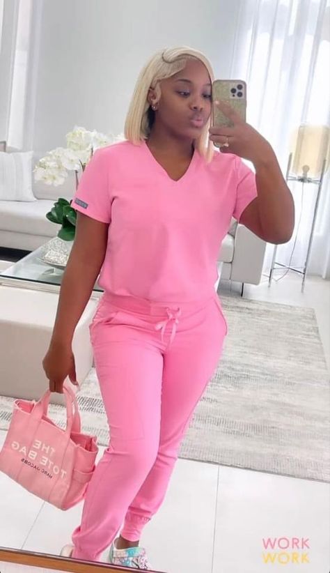 Pink Scrubs Uniform, Lash Tech Scrubs, Baddie Scrubs Outfit, Work Scrubs Outfit, Esthetician Clothes Style, Esthetician Work Outfit, Scrub Outfits Cute, Cna Outfits Scrubs, Nurse Aesthetic Black Women