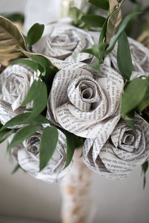 The Details in This Elegant Literary Wedding Are All Made of Books — Even the Bouquet! Book Bouquet, Book Page Roses, Book Page Flowers, Winter Wedding Planning, Book Themed Wedding, Literary Wedding, Wedding Planning Book, Winter Wedding Bouquet, Paper Flower Bouquet