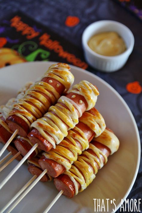 Préparez un apéro Halloween délicieusement monstrueux ! Halloween Food For Adults, Snack Halloween, Halloween Party Punch, Halloween Appetizers Easy, Creepy Halloween Food, Diy Halloween Treats, Halloween Party Appetizers, Halloween Food Appetizers, Easy Halloween Food