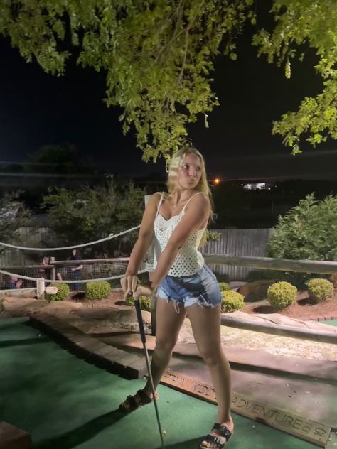 Mini Golfing Outfit, Mini Putt Date Outfit, Mini Golf Date Outfit Casual, Putt Putt Outfit Date, Mini Golf Photoshoot, Mini Golf Date Outfit Summer, Mini Golf Pictures, Cute Outfits For Mini Golf Date, Miniature Golf Date Outfit