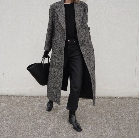 Herringbone Coat Outfit, Herringbone Coat Women, Grey Coat Outfit, Herringbone Coat, Coat Outfit, Style Inspiration Winter, Paris Outfits, Coat Outfits, Winter Fashion Outfits