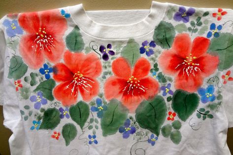 Painting On Tshirts, Quilting Painting, Best Fabric Paint, Dyeing Paper, Painted Tshirt, Painting Clothes, Painting On Fabric, Textile Medium, Tshirts Ideas