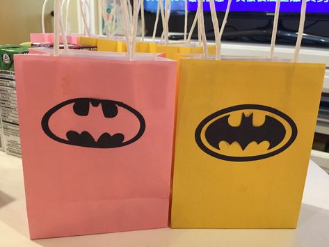 Batman goodie bags back Goodie Bag Ideas, Bag Ideas, Goodie Bags, Gift Bags, Paper Shopping Bag, Gift Bag, Image Search, Batman, Company Logo