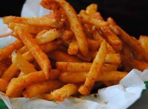 Cajun French Fries #recipe Salsa Mango, Cajun French, Cajun Fries, French Fries Recipe, Cajun Cooking, Healthy Vegan Snacks, Fries Recipe, Burger And Fries, Cajun Recipes