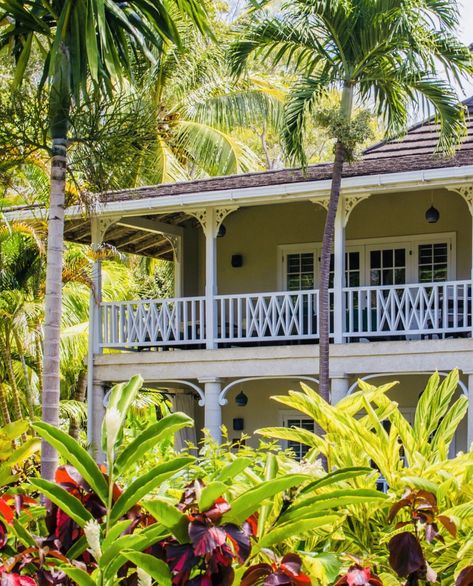 British Colonial Style House Exterior, Anglo Caribbean Architecture, Caribbean Architecture House, West Indies House Exterior, Tropical Bloxburg, Island Home Exterior, Balcony Addition, British West Indies Architecture, Hawaiian Cottage