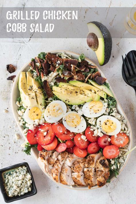 This California Cobb Salad includes the traditional ingredients of grilled chicken, smoky bacon, avocado, and blue cheese with a touch of summer thrown in! You’ll love the addition of sweet strawberries and a tangy lemon vinaigrette to brighten up this classic main dish salad! #summersalad #cobbsalad Avocado Caesar Salad, Creamy Caesar Dressing, Grilled Chicken Avocado, Chicken Tomatoes, Chicken Fresh, Avocado Chicken, Caesar Salad Recipe, Chicken Caesar, Chicken Caesar Salad