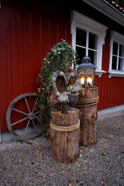 Garden Yard Ideas, Christmas Porch, Rustic Gardens, Backyard Decor, Pallet Diy, Ikebana, Yard Decor, Backyard Garden, Garden Projects