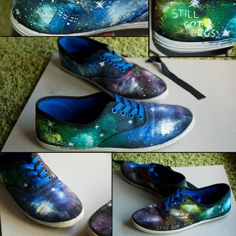 Diy Galaxy Shoes, Projects To Do At Home, Sharpie Shoes, Galaxy Shoes, Painted Shoes Diy, Tie Dye Shoes, Galaxy Vans, Diy Galaxy, Creative Shoes