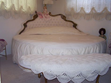 Diamond Bed, Round Mattress, Bed Cheap, Platform Bed Designs, Alluka Zoldyck, Round Bed, Cheap Mattress, Mattress Bed, Small Rv