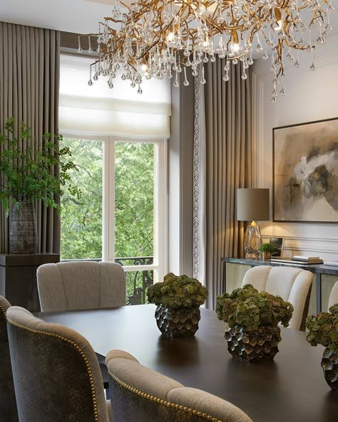 Sophie Paterson on Instagram: “The dining room at our Hyde Park project has great views across the tree tops of the park, we brought the greenery inside and complimented…” Sophie Paterson Interiors, Teardrop Chandelier, Dining Room Interiors, Elegant Dining Room, Tree Tops, Dream House Interior, Interior Deco, Decor Home Living Room, Hyde Park