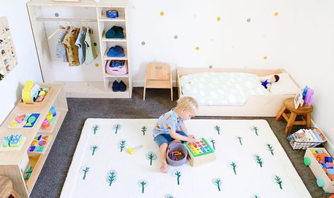 How to Montessori Your Two-Year-Old's Bedroom Two Year Old Bedroom Boy Rooms, One Year Old Bedroom Boy, Montessori Boys Room, Montessori Room Ideas, Small Toddler Bedroom, Camera Montessori, Brother Room, Montessori Toddler Bedroom, Montessori Toddler Rooms