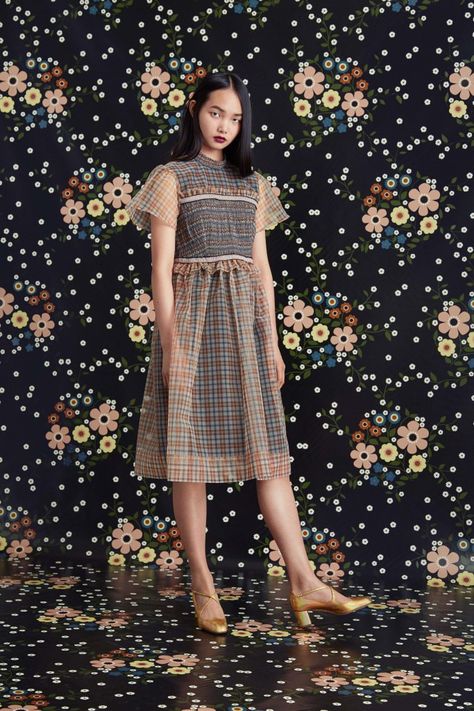 L’Orla Resort 2018 Orla Kiely Dress, Resort Fashion, Dress For Summer, Orla Kiely, Fashion Business, Hijab Style, 1950s Fashion, Fashion 2018, Fashion Show Collection