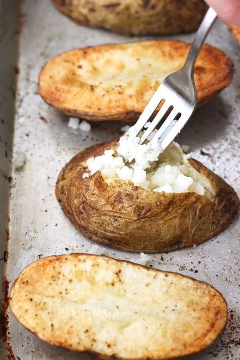 Quick Baked Potatoes (Without The Microwave) - Make a batch in just 30 minutes! #toasterovenlove #potatoes #vegetarian #easyrecipe Quick Baked Potatoes, Fast Baked Potato, Quick Baked Potato, Fluffy Potatoes, Toaster Oven Cooking, Baked Potato Recipe, Baked Potato Toppings, Easy Baked Potato, Toaster Oven Recipes