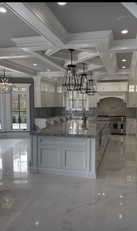 Marble House Design, Dream House Interior Kitchens, Big Modern Kitchen Design, Dream Kitchen Aesthetic, Nice Kitchens Dream Homes, Big White Kitchen, Big Fancy Kitchen, House Interior Inspiration, Big White House