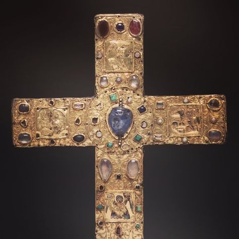 Byzantine Gold, Medieval Artwork, Saint Matthew, Lower Saxony, Christian Symbols, Cleveland Museum Of Art, Saxony, 11th Century, Ancient Jewelry