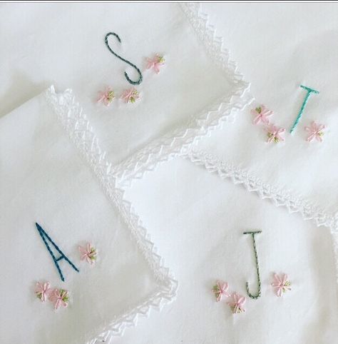 Handerkerchief Embroidery, Embroidered Handkerchief Diy, Embroidery Designs For Handkerchief, Hand Kerchief Embroidery, Handkerchief Aesthetic, Hand Embroidered Handkerchief, Diy Handkerchief, Hanky Embroidery Design For Boyfriend, Embroidery Handkerchief